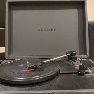 Crosley cruiser Bluetooth / record player with stand and assorted records